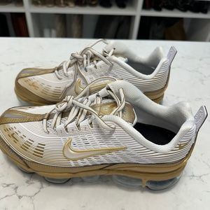Nike Air VaporMax 360 Women's White Metallic Gold Shoe size 9 CK9670-101